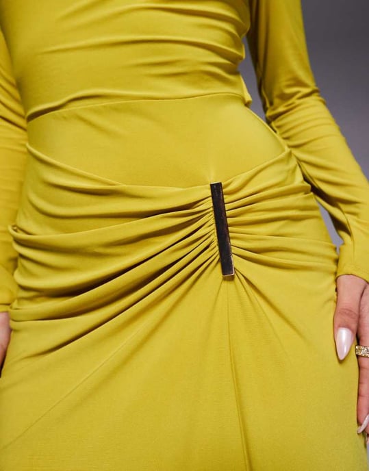 ASOS DESIGN långärmad draperad maxiklänning med fastsydd kjol och kant i lime - Image 2