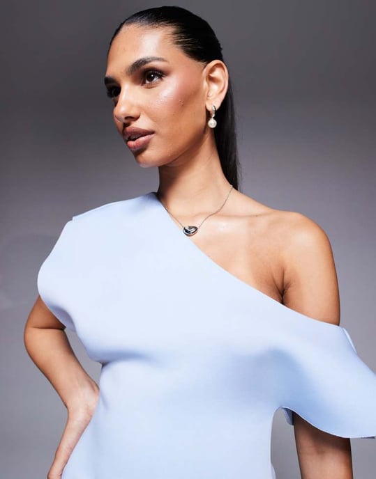 ASOS DESIGN maxiklänning med fallande axel och volangdelning i ljusblått - Image 3