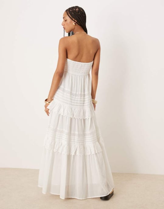 ASOS DESIGN bandeau maxiklänning med små veck och spetslager i vitt - Image 4