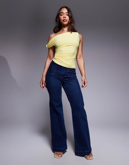 ASOS DESIGN slinky knut axel-top med asymmetrisk fåll i gult - Image 3