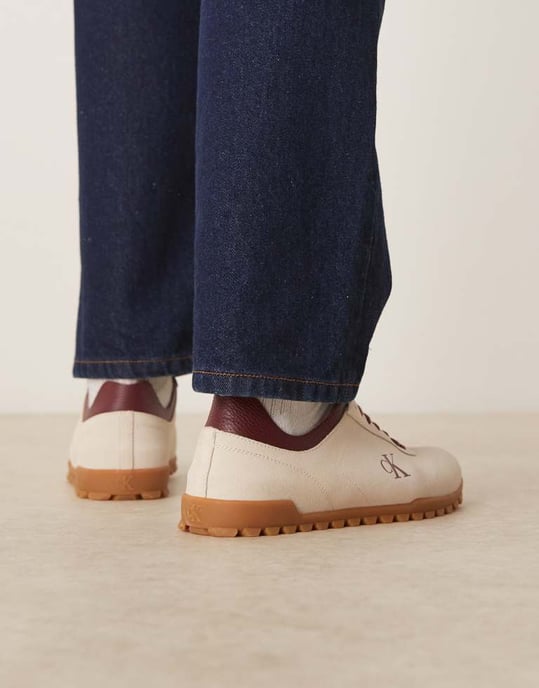 Calvin Klein mocka låga löparskor med gummisula i off-white - Image 2