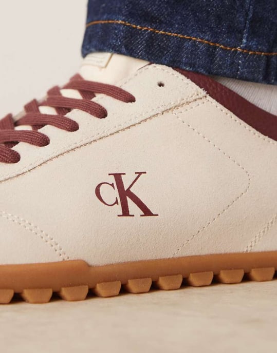 Calvin Klein mocka låga löparskor med gummisula i off-white - Image 3