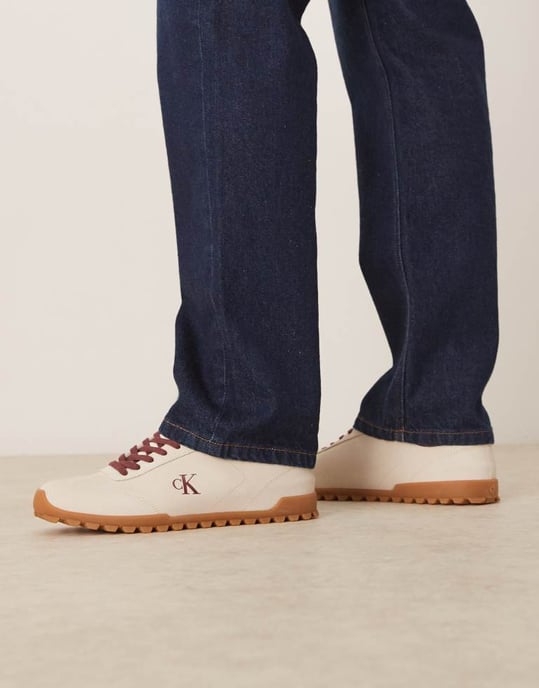 Calvin Klein mocka låga löparskor med gummisula i off-white - Image 4