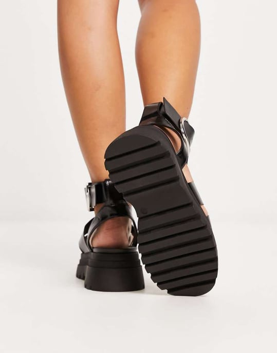 ASOS DESIGN Wide Fit Factor buckle hardware fisherman flat sandals in black - Image 2