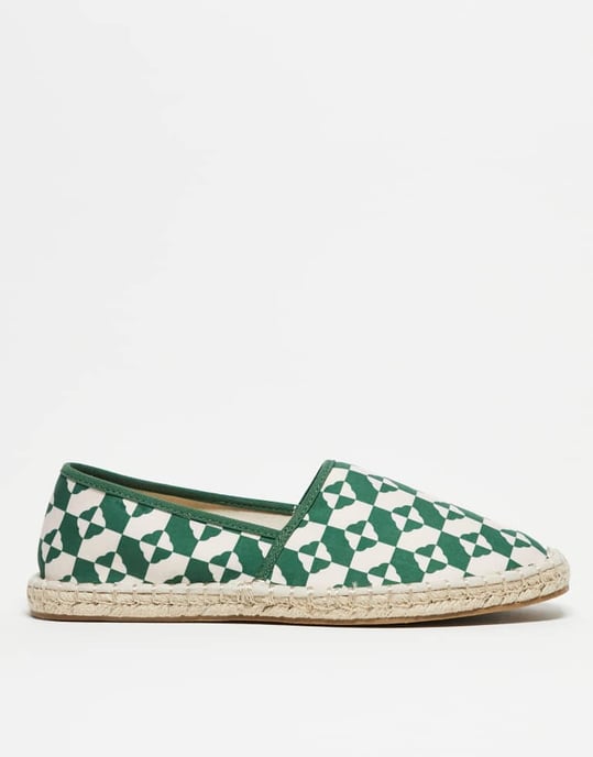 ASOS DESIGN slip-on espadrillos i grön geometrisk tryck - Image 2
