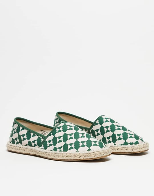 ASOS DESIGN slip-on espadrillos i grön geometrisk tryck - Image 3