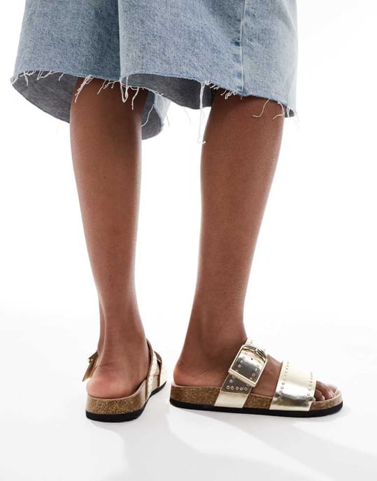 ASOS DESIGN Fallon sandaler med nitar och fotbädd i guld - Image 3