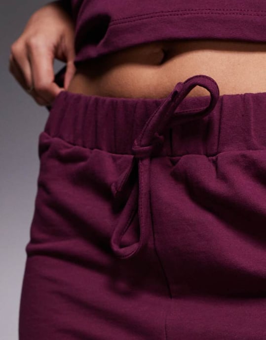 ASOS DESIGN sweatshorts set i vinröd - Image 4
