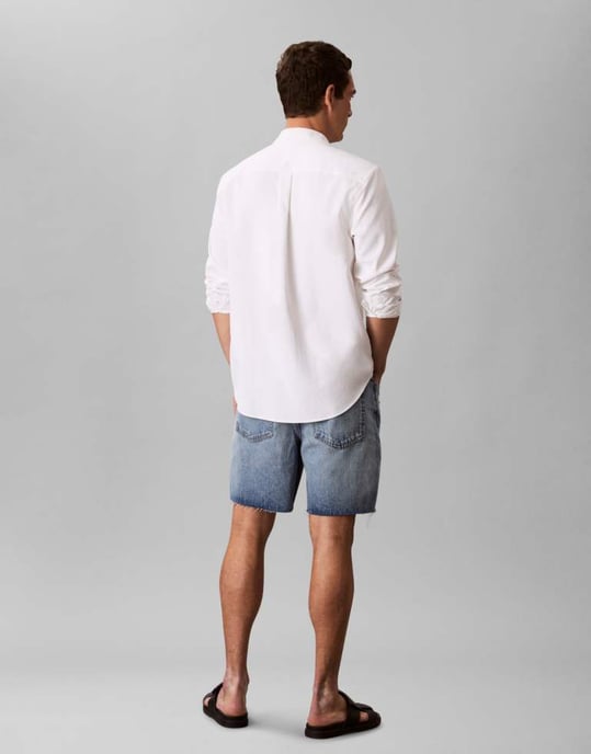 Calvin Klein Jeans klassiska denimshorts i mellanblå tvätt - Image 4
