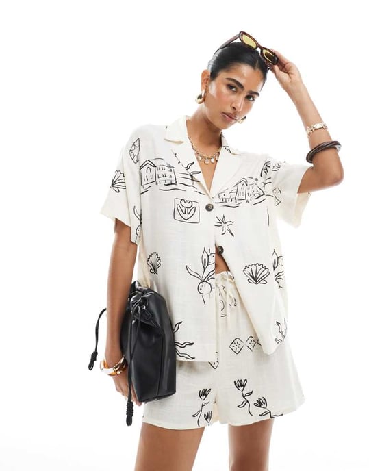 ASOS DESIGN linneblandning co-ord shorts i skissartad tryck - Image 2