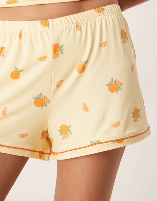 Urban Threads oversized pyjamaset med topp och shorts i frukttryck - Image 4