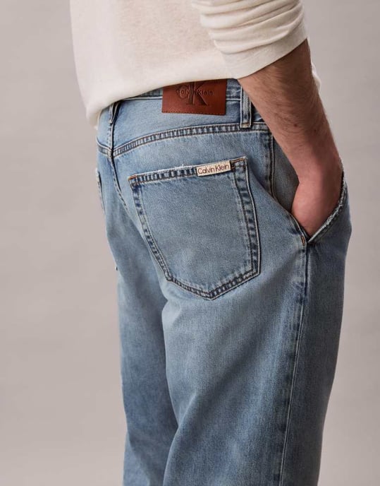 Calvin Klein Jeans 90-talets tapered jeans i solblekt tvätt - Image 3