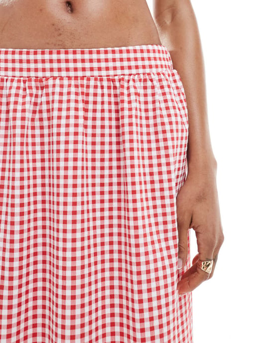 Vero Moda Tall maxikjol med volangkant i röd rutigt mönster - Image 4