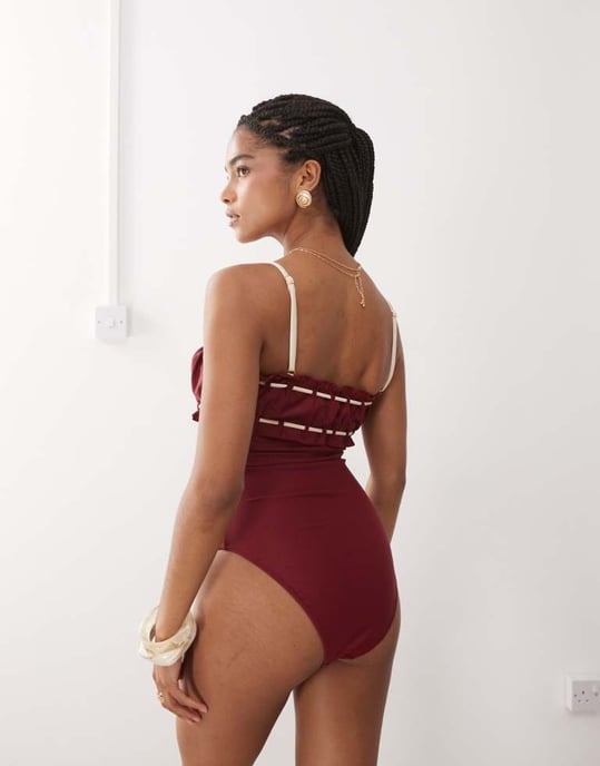 Miss Selfridge volangdetalj baddräkt i bordeaux med krämfärgad kontrast - Image 4