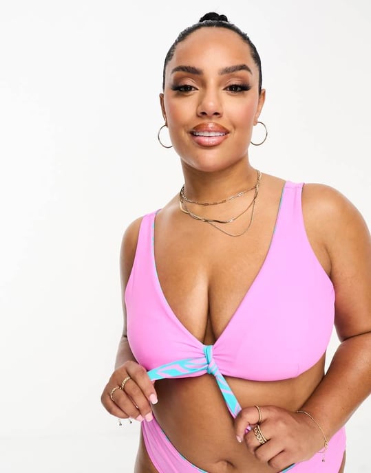 Simply Be reversible knot front bikini top in blue and pink print - Image 3