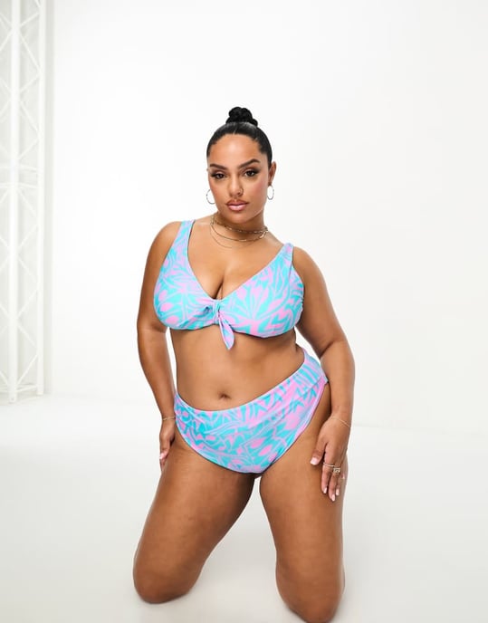 Simply Be reversible knot front bikini top in blue and pink print - Image 4