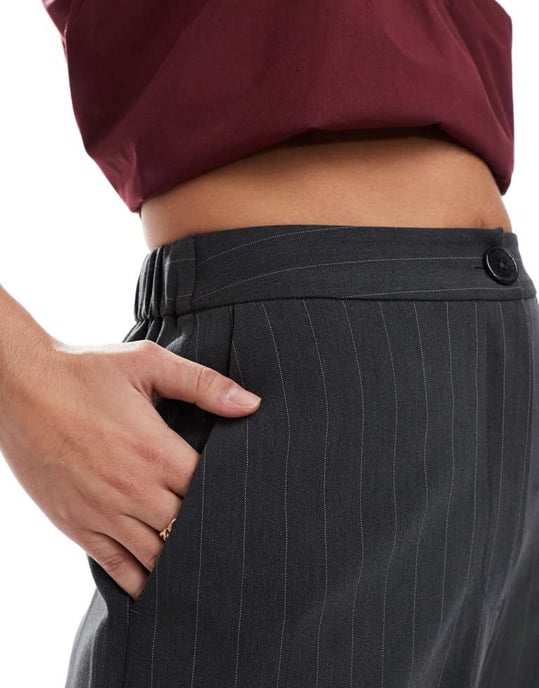 ASOS DESIGN skräddarsydda avslappnade raka byxor i kolgrå rand - Image 3