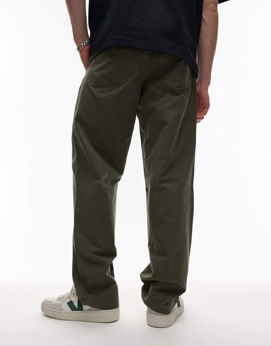 ARKET tung poplinbyxa med knappfront i khaki - Image 2