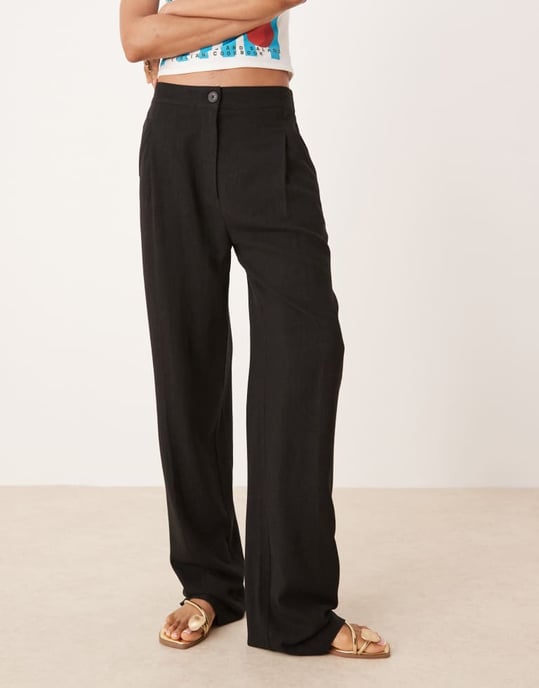 ASOS DESIGN Höga veckade tapered byxor med linne i svart - Image 3