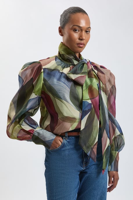 Plus Size Petal Print Organza Pussybow Blouse - Image 3