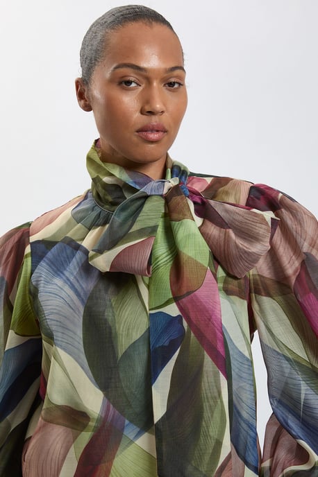 Plus Size Petal Print Organza Pussybow Blouse - Image 4