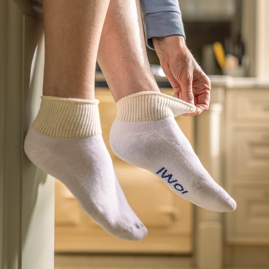 IOMI - 3 Pairs Cotton Cushioned Diabetic Socks for Swollen Feet and Legs - White - Image 5
