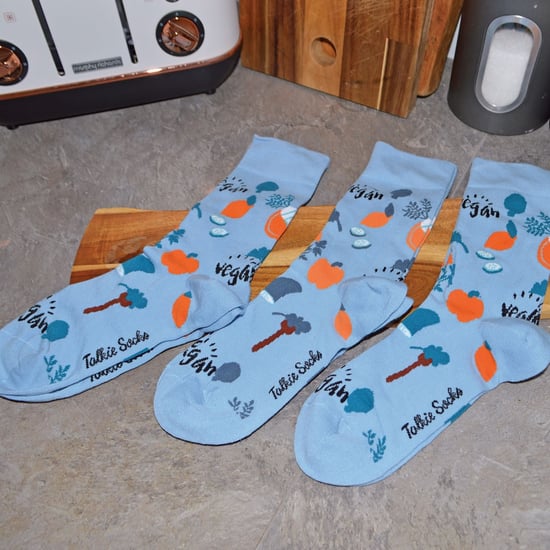 TALKIE SOCKS - Mens & Ladies Novelty Cotton Blue Vegetable Vegan Socks - Image 4