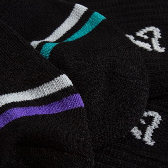 Bambu sportstrumpor i svart och vitt för herrar | Farah | 4-pack | Diabetikervänliga sportstrumpor med slät tåsöm och lös topp | Tennis- och löparstrumpor - Vit - Image 3