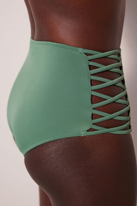 Högmidjade Bikiniöverdelar med Urtagningar - Image 2