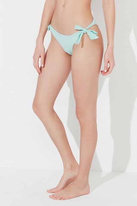 Lågmidjade brasilianska bikiniunderdelar med rosettdetalj - Image 2