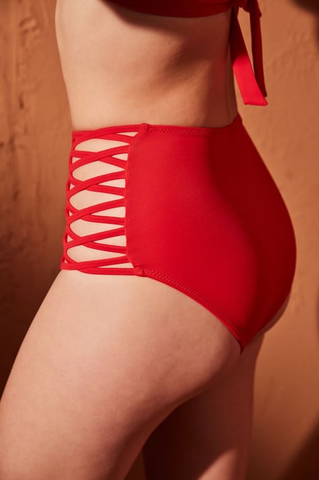 Högmidjade bikinitrosor med utskärningar - Image 3