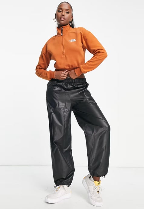 The North Face Womens 1/4 Zip Fleece Sweat in Leather Brown - Image 4