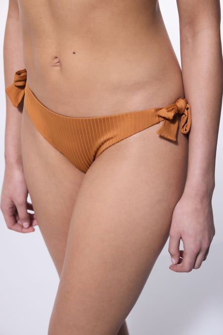 Lage Taille Geribbelde Braziliaanse Bikini Bottoms - Image 1