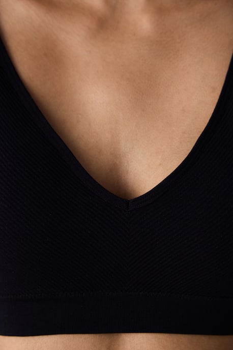 Sömfri Stickad Bralette - Image 4
