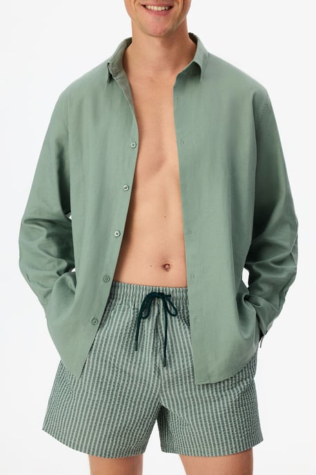Herrers oversized långärmad linneskjorta - Image 5