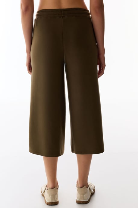 Mid-waist Oversized Knit Culotte Shorts - Image 3