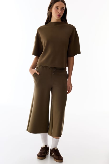 Mid-waist Oversized Knit Culotte Shorts - Image 4