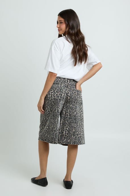 Longline Mid Rise Denim Jort - Image 2