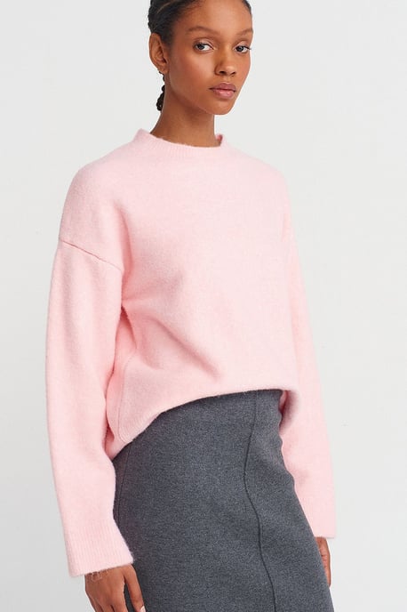 Women's Solid Crew Neck Ribbed Sweater - Image 4