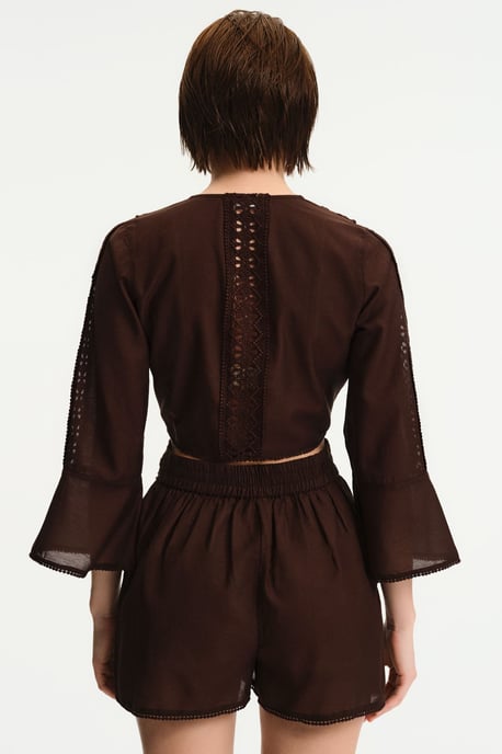 Kort blus med knytdetalj - Image 2