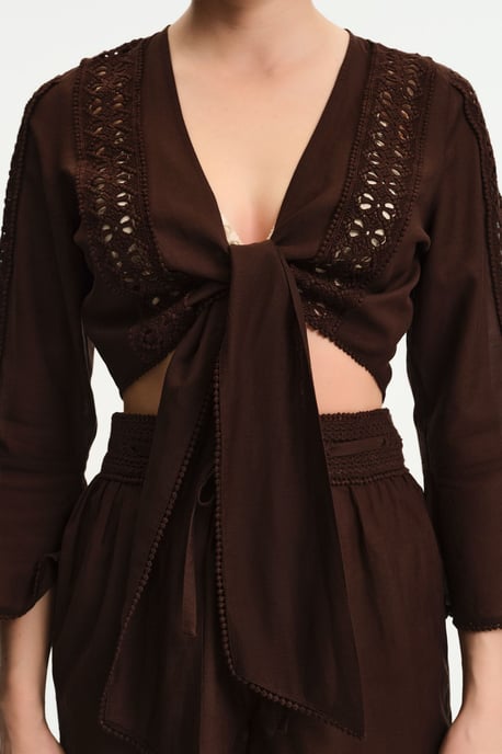 Kort blus med knytdetalj - Image 3