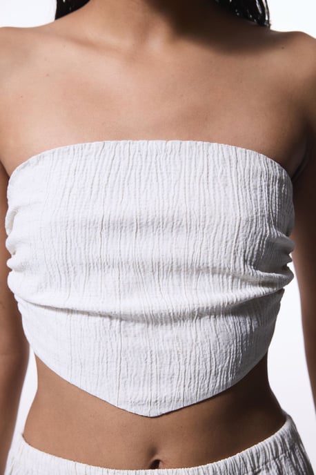 Kvinnors Off-Shoulder Plisserad Crop Top - Image 3