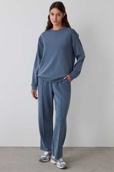 Oversized Ribbed Crew Neck Sweatshirt - Image 1