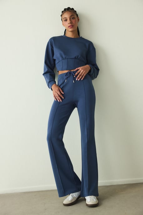 Dames Cropped Crew Neck Sweatshirt - Image 6