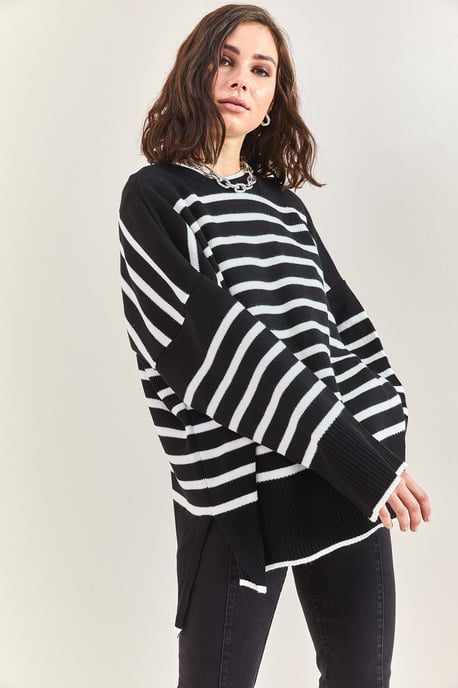 Oversized Striped Knit Sweater with Ribbed Detail - Image 4