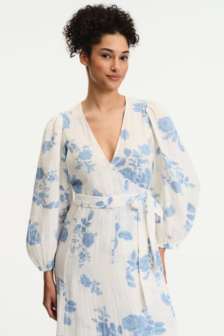 Blommig Off-Shoulder Maxiklänning med Bälte - Image 3