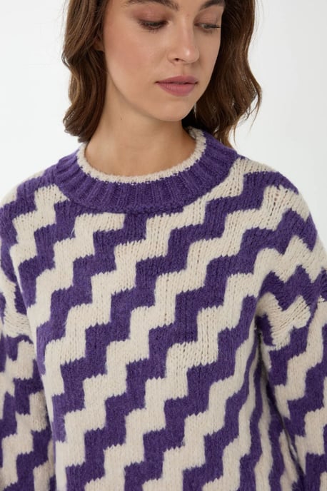 Zigzag Patterned Crew Neck Sweater - Image 5