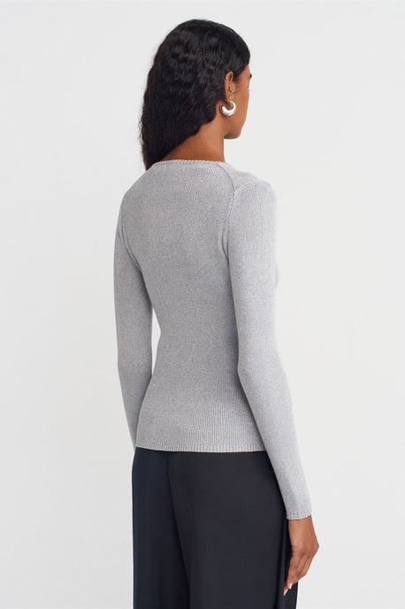 Women's Slim Fit V-Neck Ribbed Sweater - Image 2