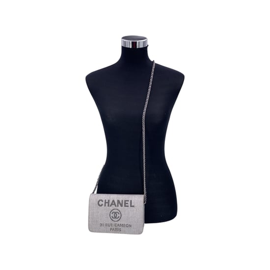 Chanel Tyg Axelremsväska Deauville - Image 2
