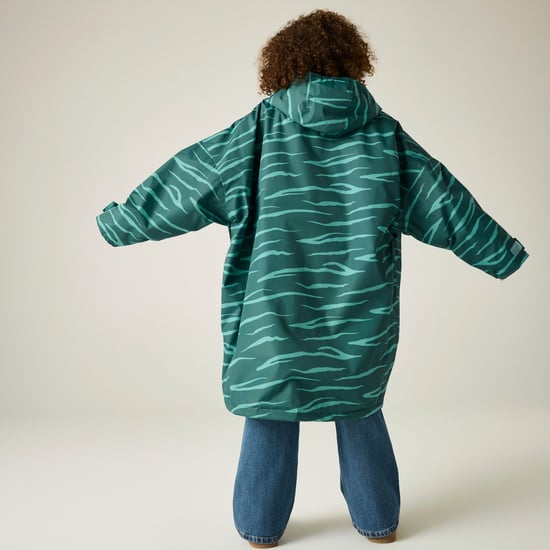Regatta Kids Spirit Of Adventure Hooded Waterproof Warm Drying Changing Robe - Image 2